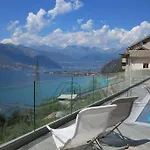 Spectacular Views And Modern Living On *