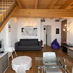 Spectacular Views And Modern Living On