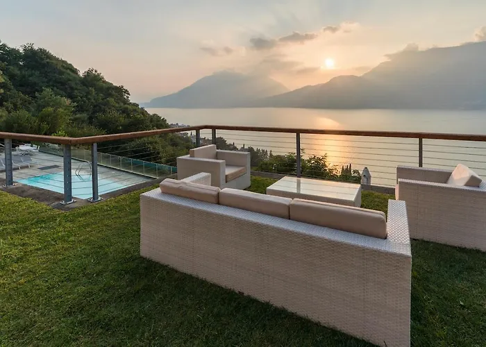 Spectacular Views And Modern Living On בלאנו