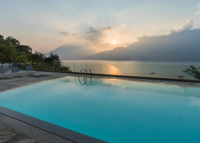 Spectacular Views And Modern Living On Semesterbostad *